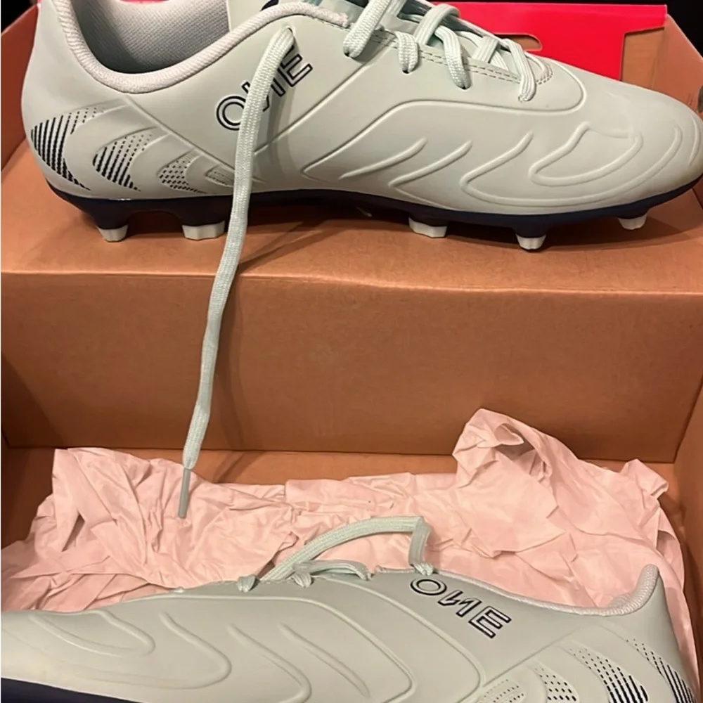 Light Blue NWT Puma Soccer Cleats - Picture 2 of 3